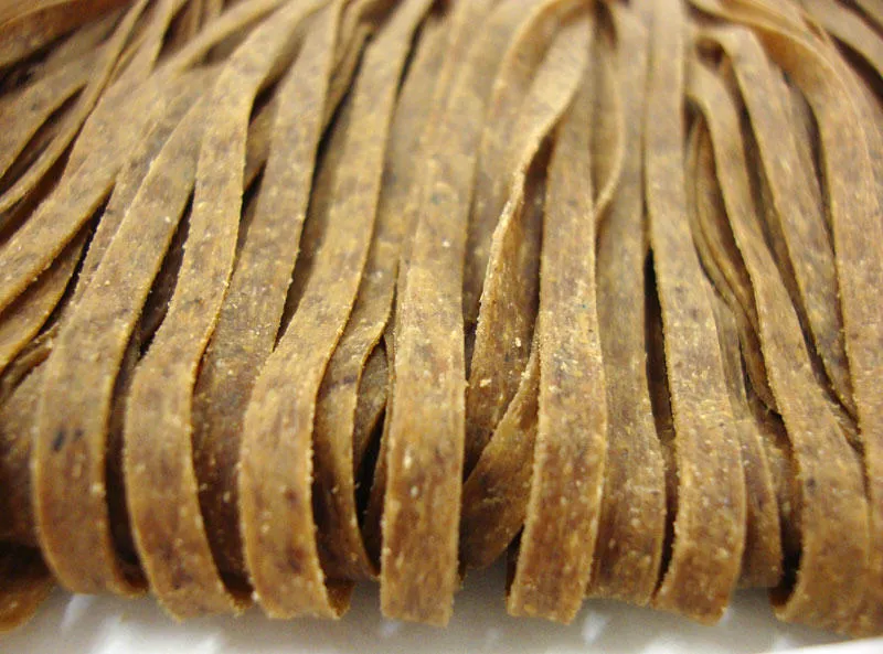 fettuccine-aromatizzate-ai-funghi-particolare.webp